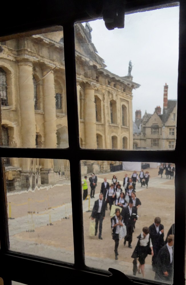 Students arrive for the degree ceremony