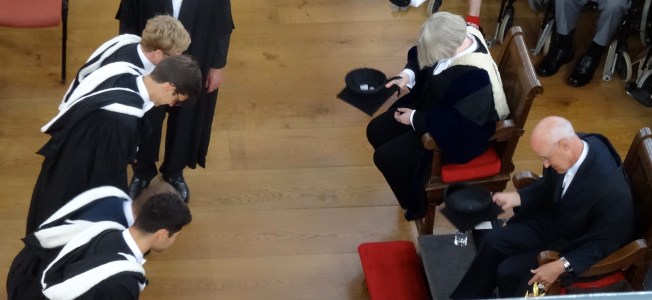 "Domini, ego admitto vos ad Gradum Baccalaurei in Artibus ..."