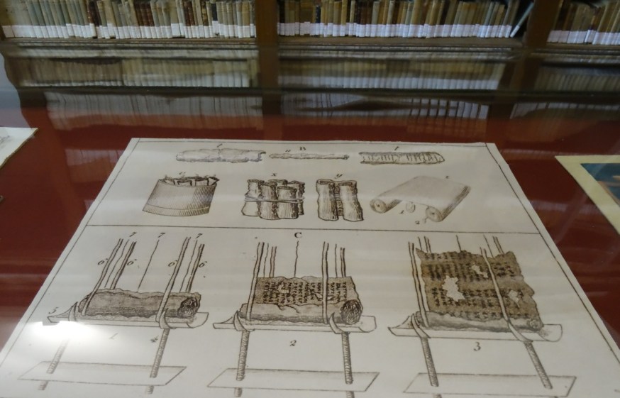 Details on papyrus scrolls