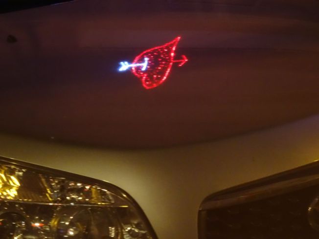 Car bonnet with reflection