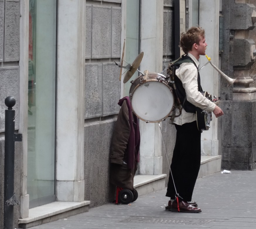 Busker in Naples