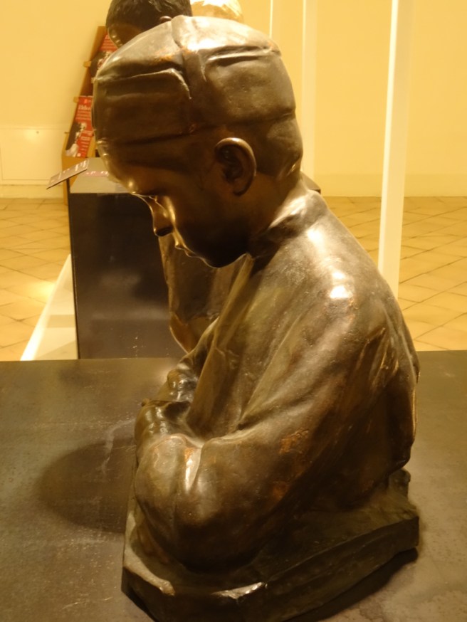 Busto di fanciullo by Giovanni de Martino (1870 - 1935)