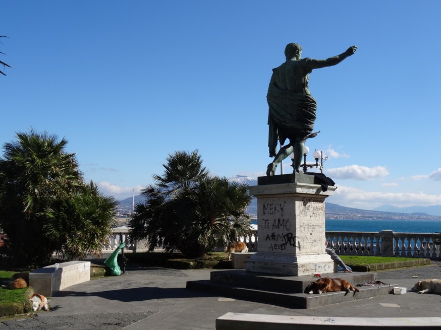 Statue, street art, Vesuvius and dogs - Naples