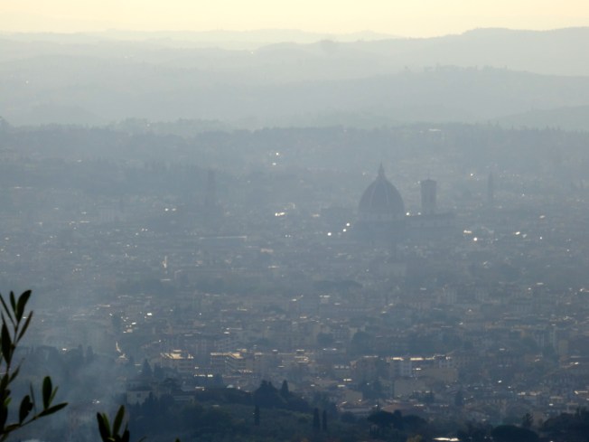 Faint view from Fiesole of: la famosa cupola del Duomo di Firenze