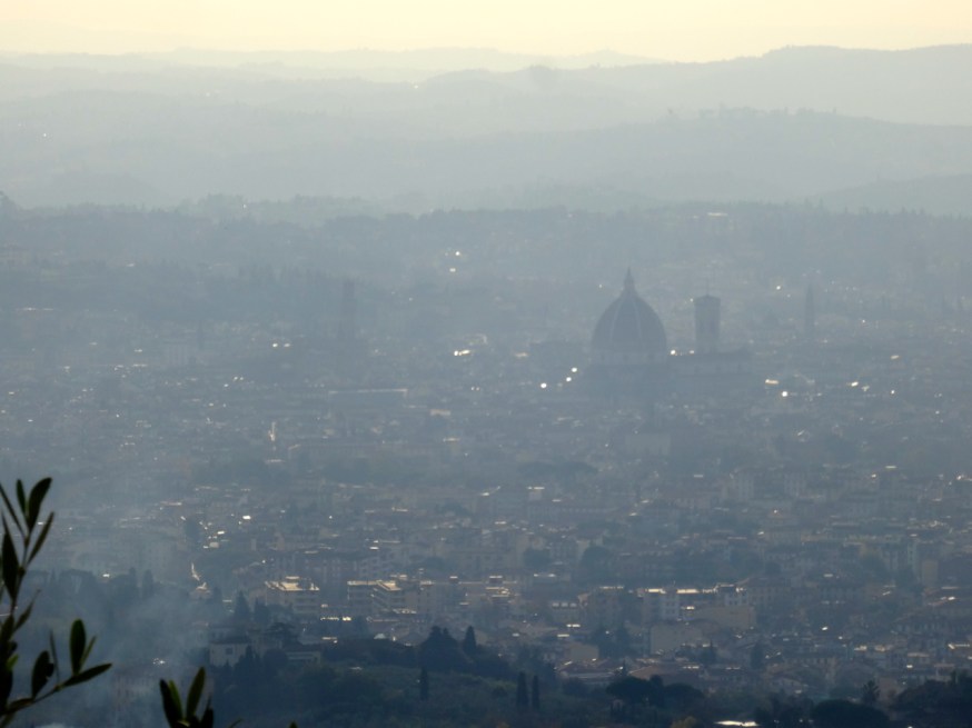 Faint view from Fiesole of: la famosa cupola del Duomo di Firenze