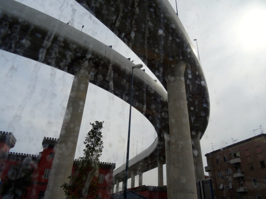 The sweeping, stilted roads around Naples