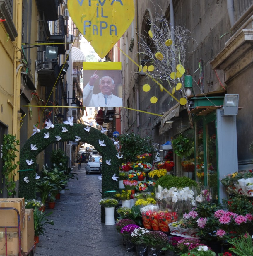 A flower seller welcomes the Pope in Naples