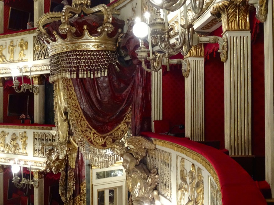 The crown above the Royal Box - Teatro di San Carlo