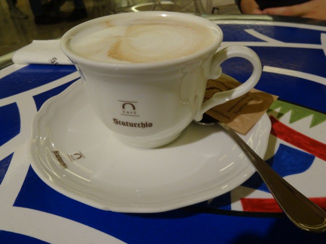 Scaturchio - cappuccino in the opera café
