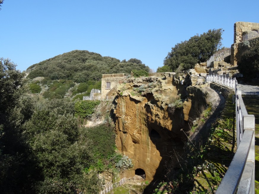 Path leading to the terrace in Cuma