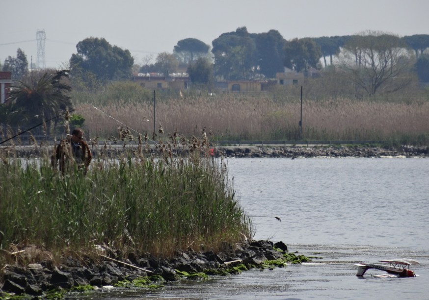 Saving a small plane on Lago di Patria