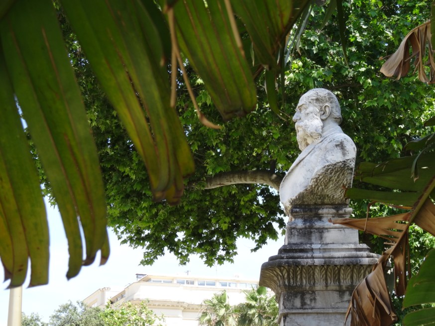 Men glimpsed in passing in the Villa Comunale in Naples