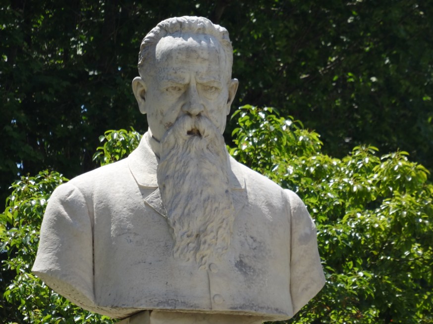 One of the busts of important men in the Villa Comunale in Naples