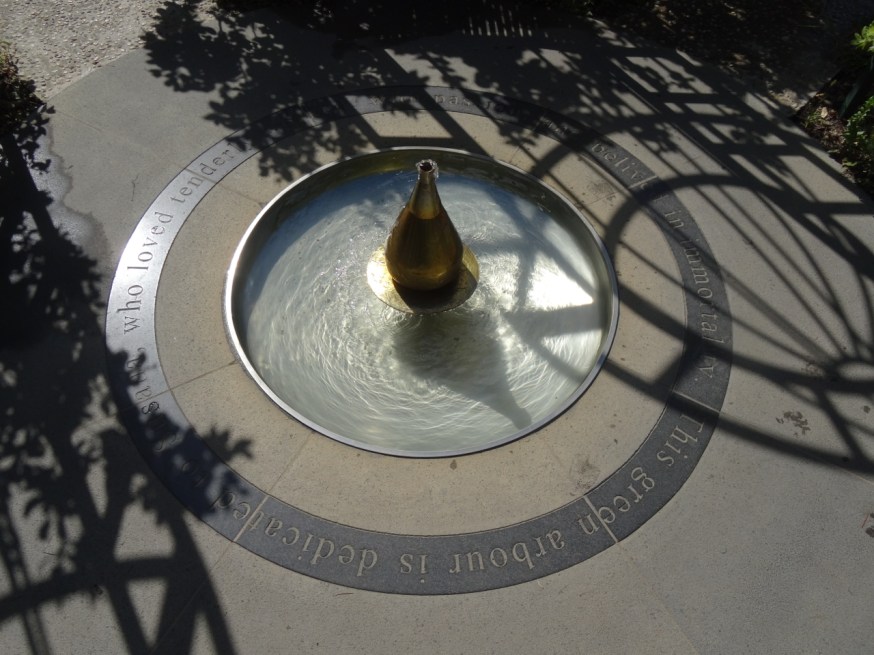 "This green arbour is dedicated to Susana, who loved tenderly, worked with passion and believed in immortality."