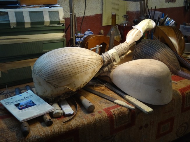 Booklet 'DiversabilArte' detailing the instruments for the disabled designed by the 'Bottega del Mandolino'