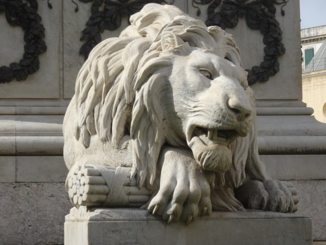 One of the angry lions in the Piazza dei Martiri - they remember Neapolitans killed in clashes with the Bourbons between 1799 and 1860