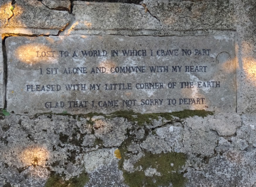 Inscription above Mercury's seat in the gardens of Villa Cimbrone, Ravello