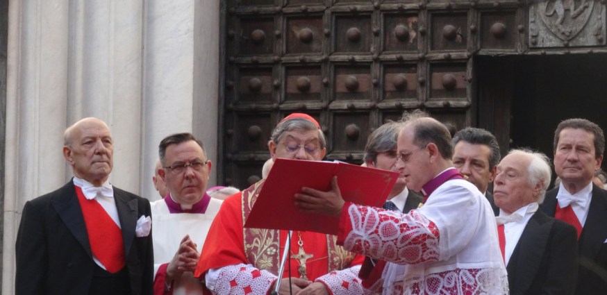 The moment has come to start the procession through Naples, Italy