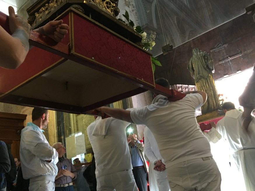 Waiting to step out - Duomo, Naples, Italy