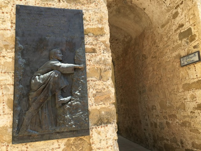 A plaque in Castellabate remembering monsignor Alfonso Maria Farina, who did much to protect and restore the town's heritage