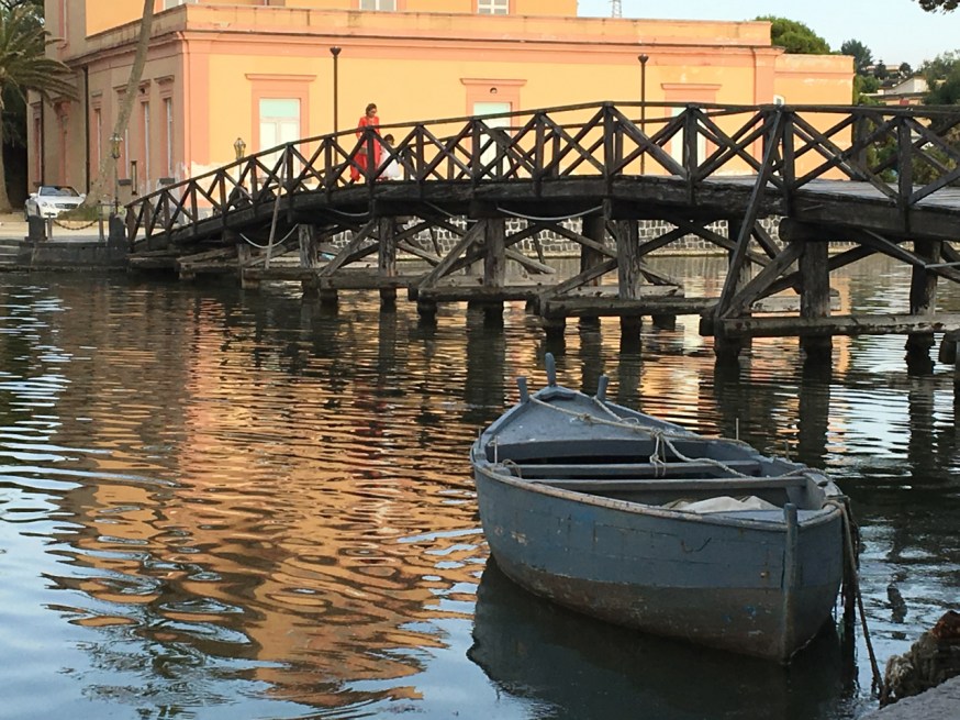 Arriving for the wedding photographs - La Casina Vanvitelliana in Lago Fusaro