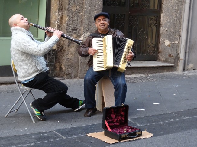 Buskers in Naples